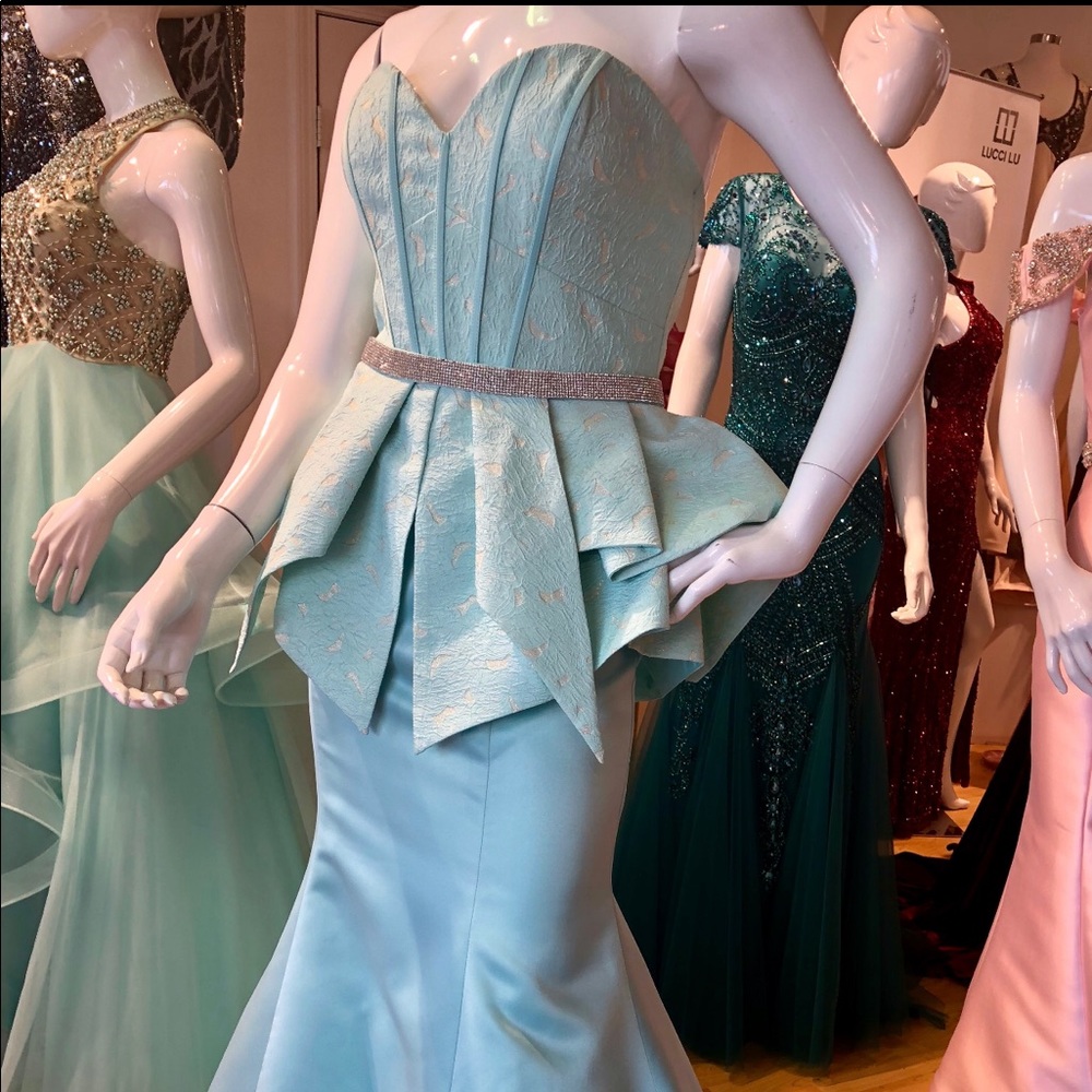 Size 4-6 aqua formal dresss